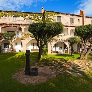 Aparthotel La Rosa Loiri Porto San Paolo